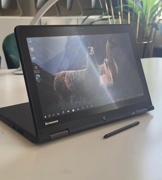 Lenovo ThinkPad Yoga 12 | Core i5 | Touchscreen | 128GB SSD | Windows 10 Pro - Image 1